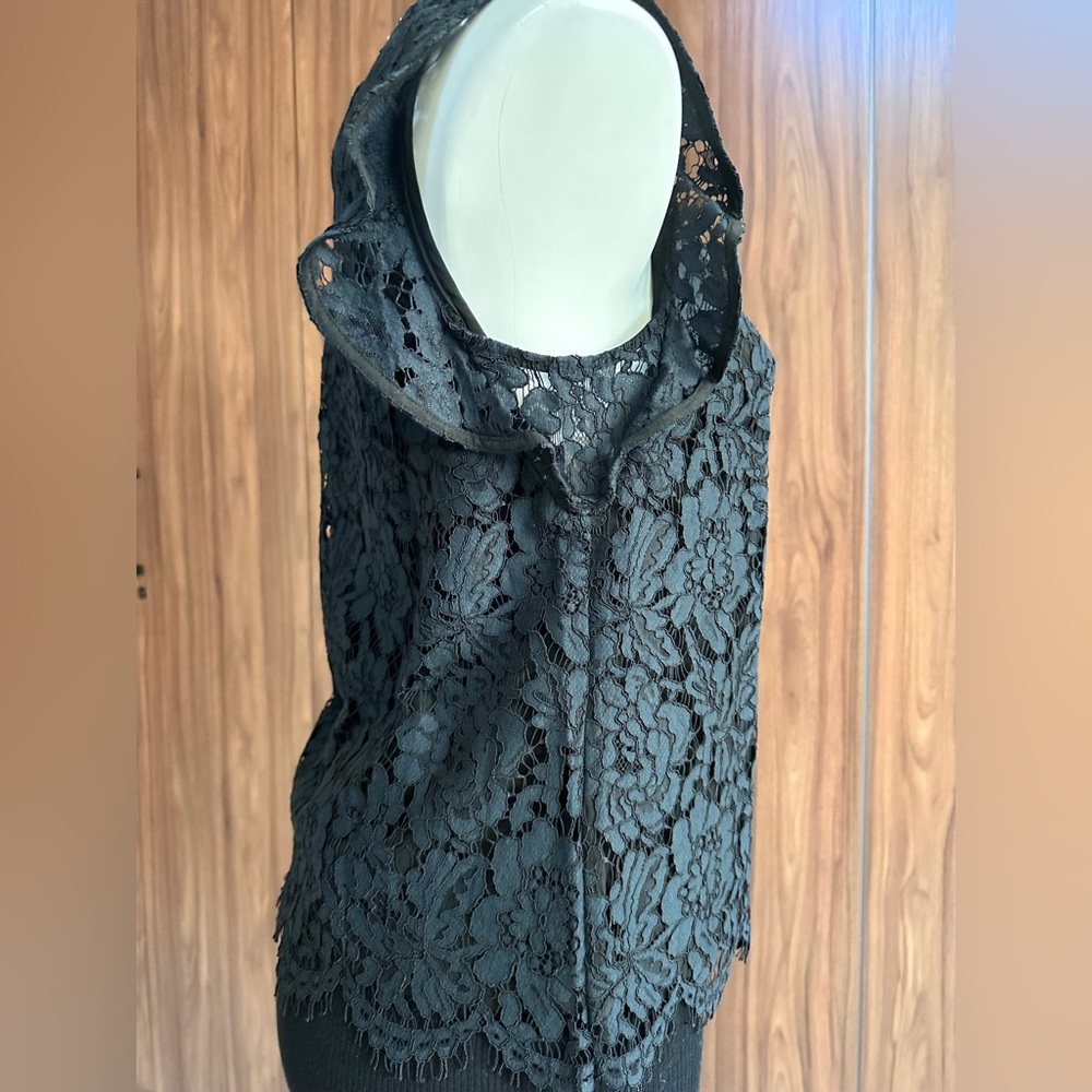Banana Republic Lace Scallop Hem Ruffle Sleeve Blouse - Picture 5 of 15